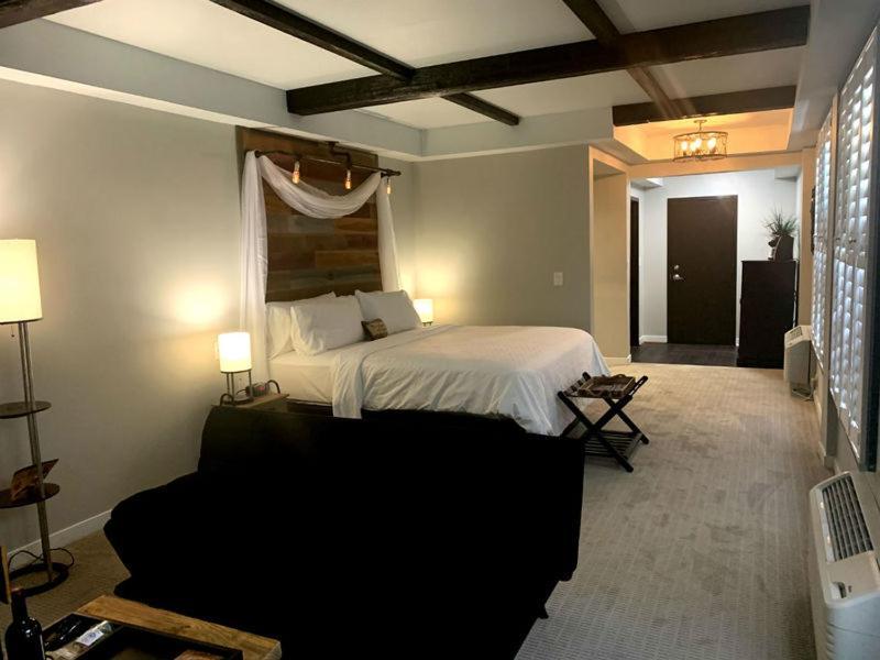 Cedar Stables Inn & Suites Sandusky Eksteriør bilde